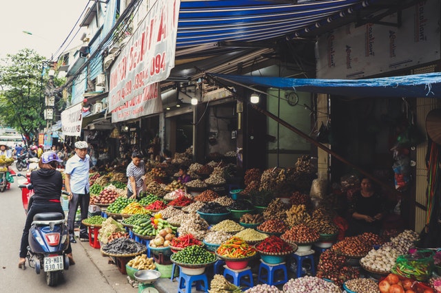 Cách mua bán ngày xưa là thông qua chợ