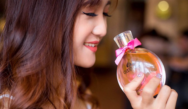 10 nước hoa nữ cao cấp với hương thơm dịu được phái đẹp mê mẩn