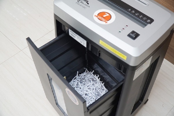Máy hủy giấy giúp hủy các giấy tờ quan trọng mà không bị lộ thông tin ra ngoài