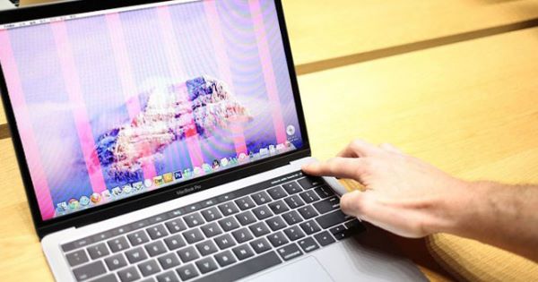 Macbook bị sọc màn hình do nhiễm từ tính từ môi trường