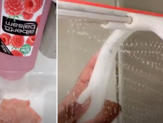 Thoa đều dầu gội lau nhẹ rồi rửa sạch gương