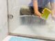 Cách làm sạch kính nhà tắm bị váng xà bông tại nhà