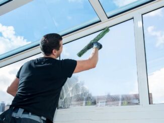 Dụng cụ lau kính là gì? Có nhất thiết phải sử dụng?
