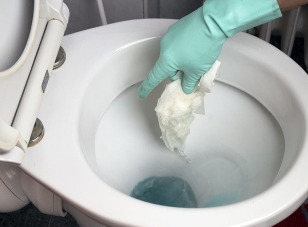 Dấu hiệu nhận biết bồn cầu INAX bị tắc