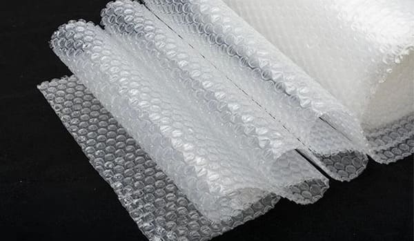 Cuộn màng xốp nổ PE trong suốt sẵn sàng đóng gói