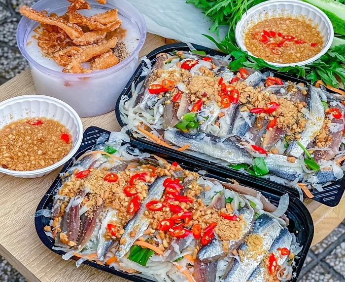 Điểm đặc trưng của nhà hàng chuyên cá trích gỏi sống