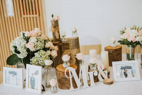 Các loại khung ảnh cưới để bàn phổ biến hiện nay